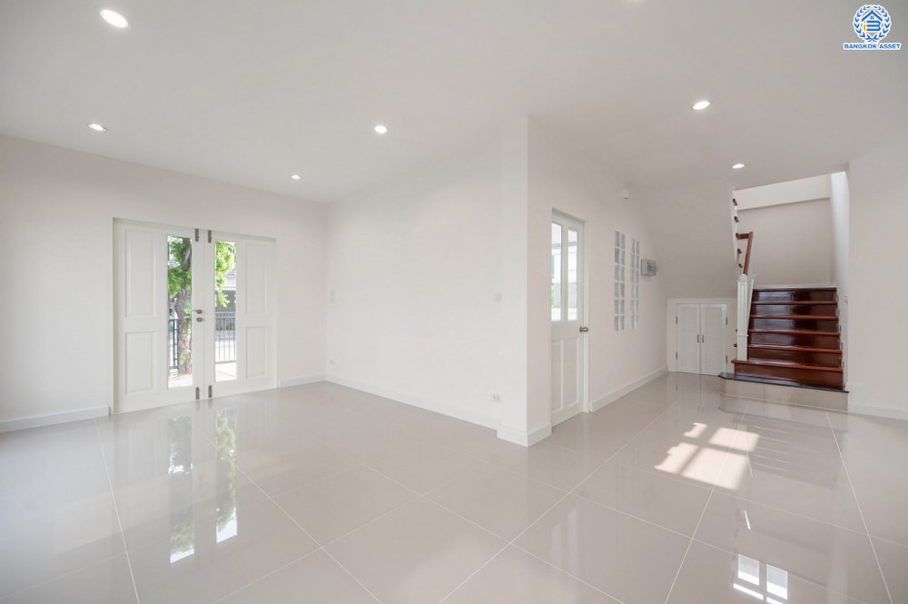 บ้านมือสองตกแต่งใหม่ แบรนด์คุณภาพจาก Property Perfect โครงการ เพอร์เฟคเพลส พระราม5-ราชพฤกษ์ ครบทุกการใช้ชีวิตบนเนื้อที่ 60.7 ตร.ว. ฟังก์ชัน 3 ห้องนอน 3 ห้องน้ำ 2 ที่จอดรถ บรรยากาศร่มรื่น facility ครบ! บนทำเลคุณภาพ ใกล้วงเวียนพระราม5 และจุดขึ้นทางด่วน "ศรีรัช"